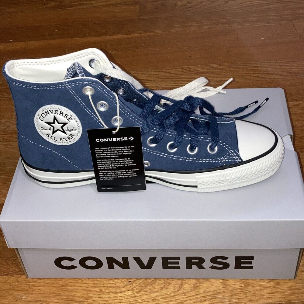Chuck Taylor All Star Pro Suede in Navy - Size 8.5 (runs 1/2 size big)